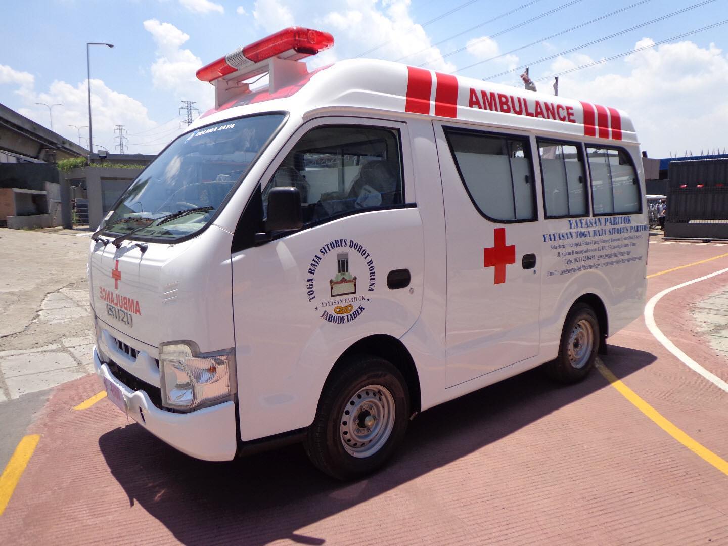 ambulance transport 4x4 mobil ambulans pusling puskesmas keliling