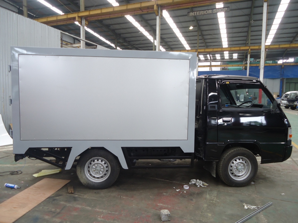 delivery truck wing box cargo box flat deck