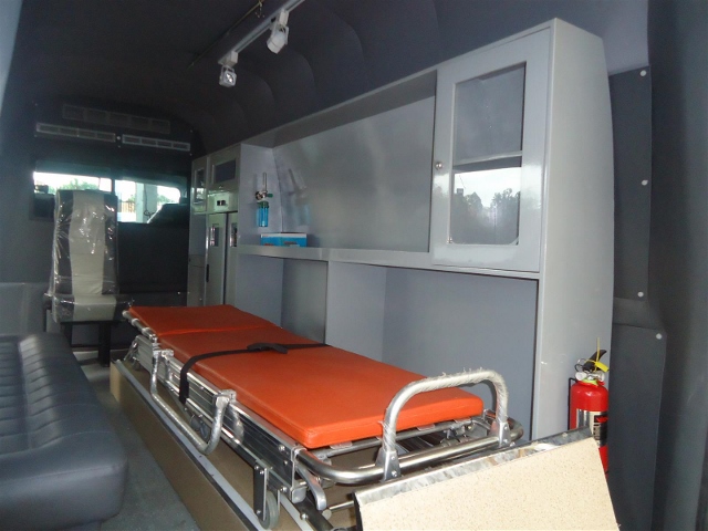 ambulance transport 4x4 mobil ambulans pusling puskesmas keliling