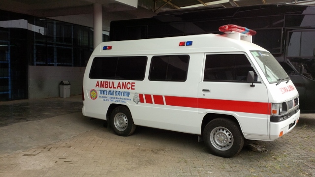 ambulance transport 4x4 mobil ambulans pusling puskesmas keliling